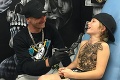Umelec zdobí všetky deti tetovaním: Jeho nápad sa vám zapáči!