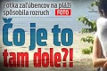 Fotka zaľúbencov na pláži spôsobila rozruch: Čo je to tam dole?!