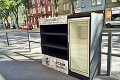 Šialenstvo alebo skvelý nápad? Na uliciach pribudnú verejné chladničky!