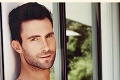 Extrémna zmena najsexi muža planéty: Adam Levine z Maroon 5 sa poriadne vyfarbil!