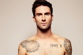Extrémna zmena najsexi muža planéty: Adam Levine z Maroon 5 sa poriadne vyfarbil!