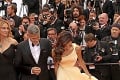 George Cloooney v Cannes po boku manželky: Ajaj, rafinované šaty Amal poriadne potrápili!