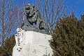Vzácnu sochu rozpílili a chceli predať: Leva pred zlodejmi zachránili sršne!