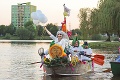 Súťaž netradičných plavidiel v Košiciach: Posádka z Luníka IX viezla balóny