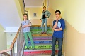 Odkedy TO dali na schody, žiaci častejšie chodia na toalety: Geniálny nápad ZŠ pri Piešťanoch!