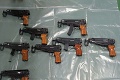 Gangstri opäť nakupovali na Slovensku: Podobnosť so zbraňami z teroristických útokov!