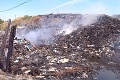 FOTO skazy: Pri Zlatých Klasoch horí 150 000 m3 smetí! Nepúšťajte von deti! vyzývajú rodičov