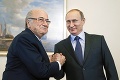 Blatter napriek zákazu provokuje: Pozvánka od Putina sa neodmieta!