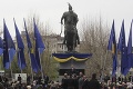 Inaugurácia nového kosovského prezidenta Thaciho sa zvrhla: Opozícia vypustila slzotvorný plyn!