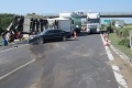 Nehoda na diaľnici v Bratislave: Búračka troch kamiónov a dvoch osobných áut! 