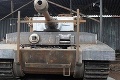 Dôchodcovi zhabali tank z druhej svetovej vojny: Neuveríte, na čo ho v zime využíval!