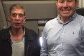 Muž, ktorý si spravil fotku s únoscom lietadla, je hitom internetu: Nasledovali ešte šialenejšie zábery