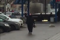 Hrôza v Moskve: Moslimka chodila po ulici s odrezanou hlavou dieťaťa!