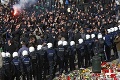 Smútočné zhromaždenie v centre Bruselu: Pokojnú atmosféru narušili extrémisti!