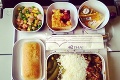 Pozrite si, čo jedia cestujúci na palube lietadla: Rozdiel v kvalite vás prekvapí!