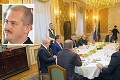 Stretnutie županov na Úrade vlády: Kotlebov obed zjedol Paška!