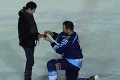 Poriadne okorenil ďakovačku: Hokejista Nitry požiadal priateľku o ruku priamo na ľade!