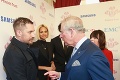 Kráľovná výstrihov Rita Ora sa stretla s princom Charlesom: Pozrite, ako sa nahodila!