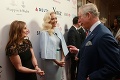 Kráľovná výstrihov Rita Ora sa stretla s princom Charlesom: Pozrite, ako sa nahodila!