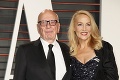 Magnát Ruppert Murdoch sa oženil s modelkou Jerry Hall: Nevesta prekvapila outfitom!