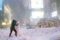 Snehová víchrica v USA priniesla aj zábavu: Takto si sneh užívali Američania!