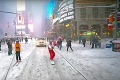 Snehová víchrica v USA priniesla aj zábavu: Takto si sneh užívali Američania!