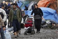V utečeneckom tábore v Calais to vrie: Štátni zamestnanci presviedčali migrantov, aby odišli