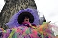 Kolín nad Rýnom žije karnevalom: Po útokoch vládu nad mestom preberajú ženy!