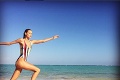 Kocianová si užíva exotiku: Sexi kráska provokuje z pláže!