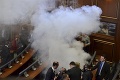 Dráma v Kosove: Opoziční poslanci zablokovali parlament!