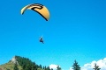 Dvojica paragliderov spadla z výšky približne 10 metrov!