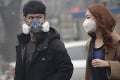 Čínu naďalej straší smog: V Pekingu stále platí najvyšší stupeň pohotovosti