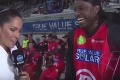 Nečervenaj sa, baby! Hráč kriketu počas rozhovoru s reportérkou flirtoval