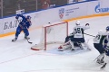 Prekvapil aj sám seba: Mladučký obranca z KHL takto zosmiešnil súperovho brankára!