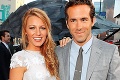 Sexsymbol Ryan Reynolds sa stal otcom: Jeho krásna manželka Blake Lively porodila predčasne!