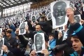 Nevídané gesto fanúšikov Neapolu: Niektorí si aj tváre natreli na čierno