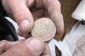 Pozoruhodný nález v Čičmanoch: Filmári našli mince z roku 1706!