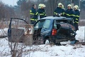 Havária na priecestí: Auto vrazilo do vlaku a zdemolovalo domček