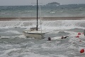 Dráma v Chorvátsku: Plavci zachraňovali loď z rozbúrených vĺn