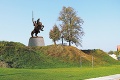 Sochu, ktorá stojí pred Bratislavským hradom, chcú v Bojnej!