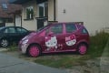 Rodičia, pozor! Najnovšie vaše dcéry budú chcieť Hello Kitty auto!