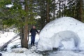 Vysoké Tatry: Snehová veľkonočná kraslica bude chladiť pivo ešte v máji!