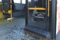 Incident v bratislavskej MHD: Rozkopal autobus, skončil v putách!