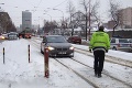 To chce talent! Babrák na BMW zablokoval električkovú dopravu