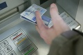 Zneužité platobné karty Slovákov: Kto je za to zodpovedný?