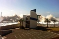 Sú tam aj Slovenky! Madeiru bili 5-metrové vlny, desiatky letov zrušili!