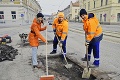 Páni cestári, zobuďte sa! Zo štyroch adoptovaných výtlkov je opravený len jeden!