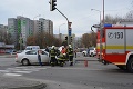 Brutálne FOTO z bratislavskej Petržalky: Havária mužov zákona, z policajného auta vrak!