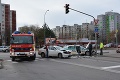 Brutálne FOTO z bratislavskej Petržalky: Havária mužov zákona, z policajného auta vrak!