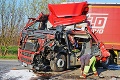 Hrôzostrašné FOTO zo zrážky dvoch kamiónov: Z tohto šrotu odišli vodiči po svojich!